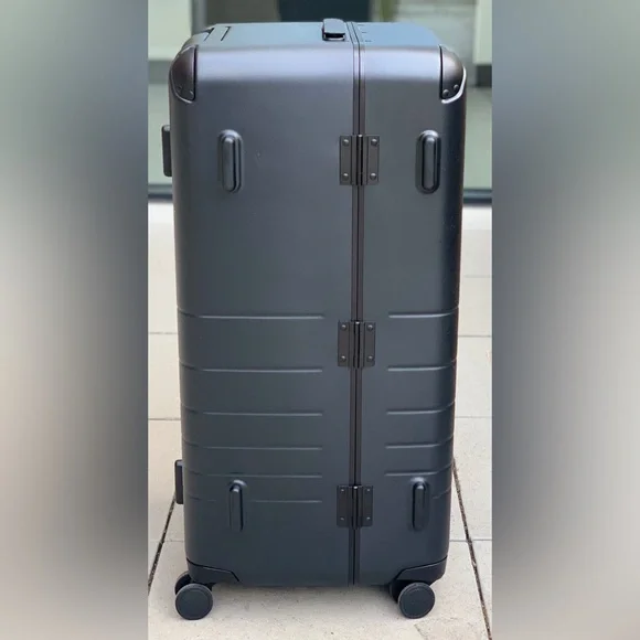 New Hybrid suitcase-trunk w/ telescopic handle, TSA locks & smooth wheel… - Picture 5 of 15